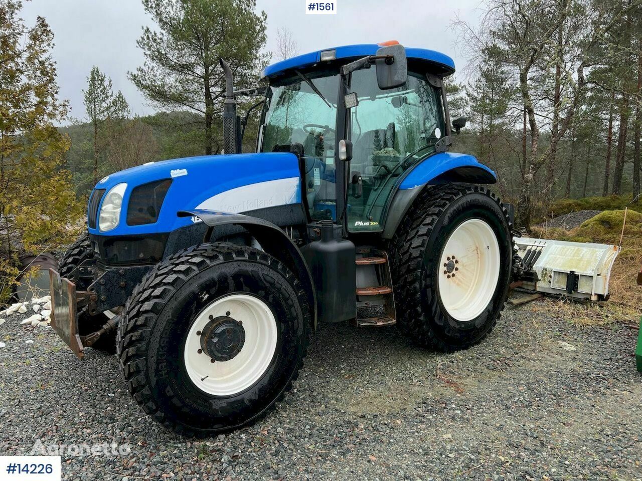 New Holland TS135A tractor de ruedas
