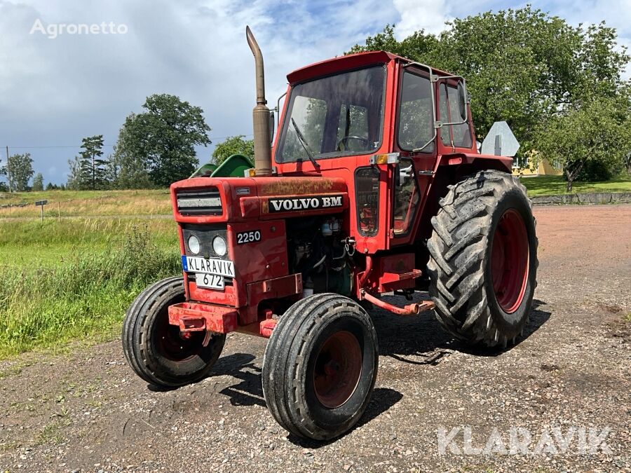 Volvo 2250 tractor de ruedas